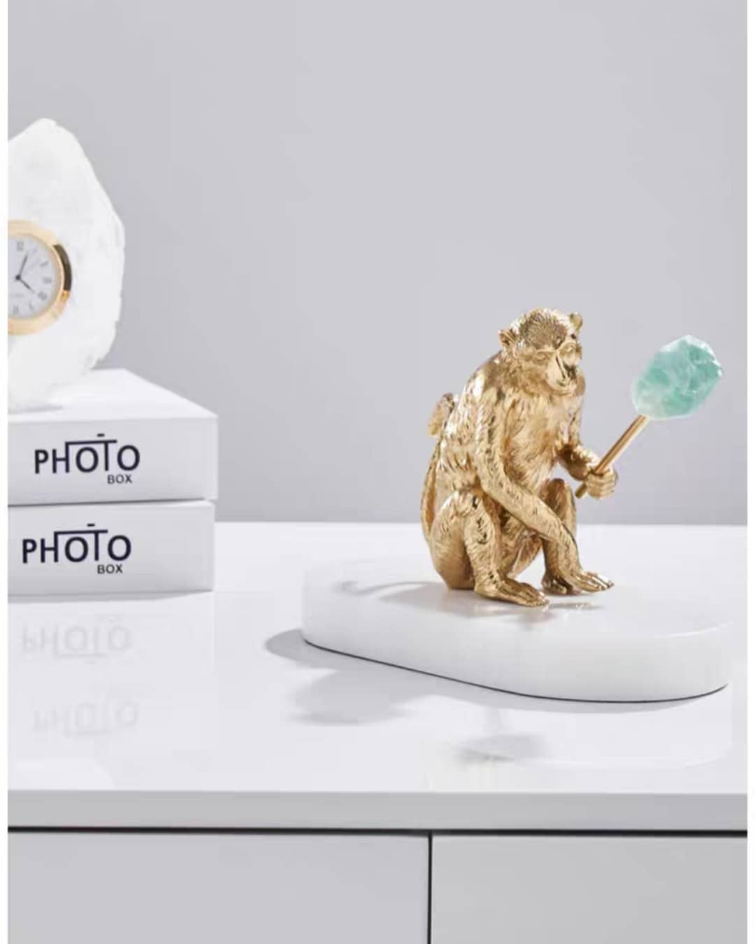 Статуэтка Обезьянка с ватой из флюорита на подставки из мрамора