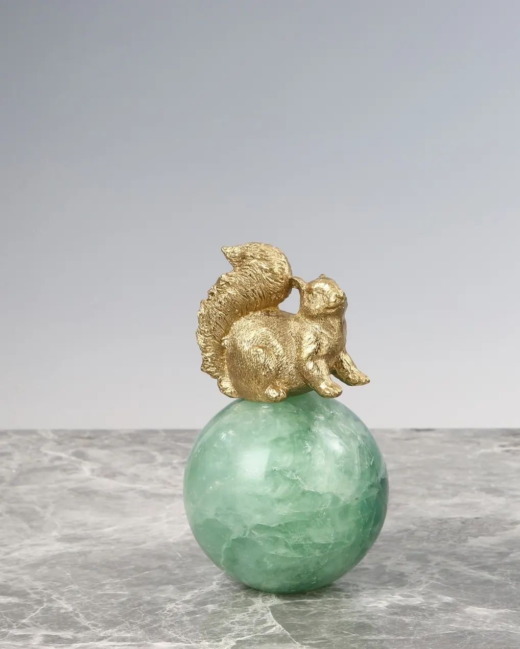 Фигурка Белка на шаре из флюорита