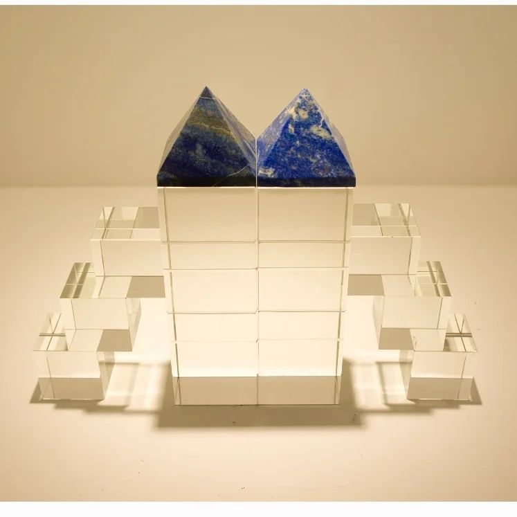 Держатели для книг Пирамида содалит и стекло