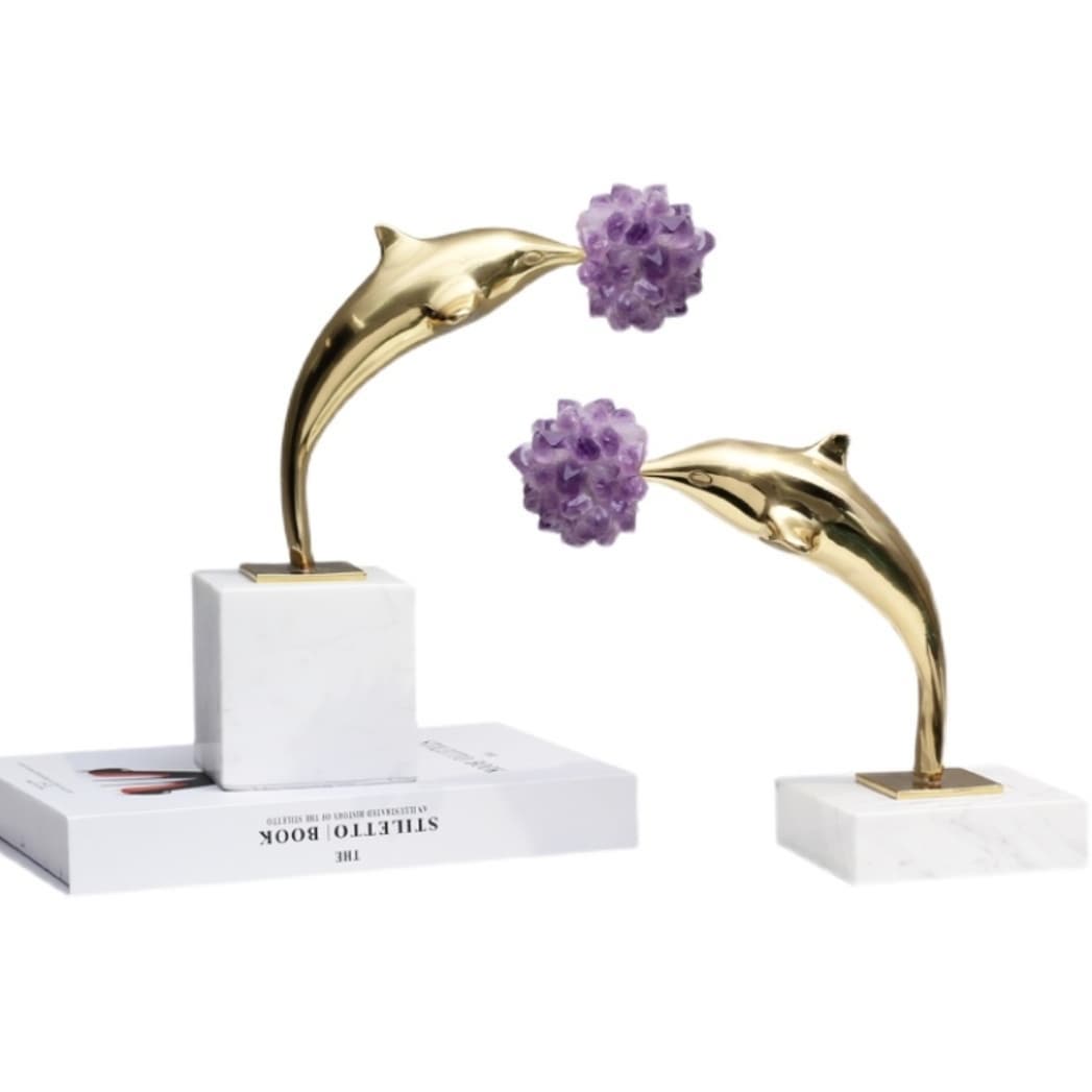 Статуэтка Дельфин с мячом из аметиста на подставке