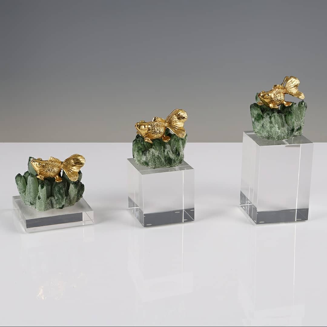 Статуэтка Золотая рыбка на зеленом кварце на подставке