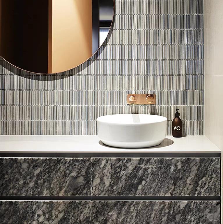 Мозаика ручной работы светло-серый