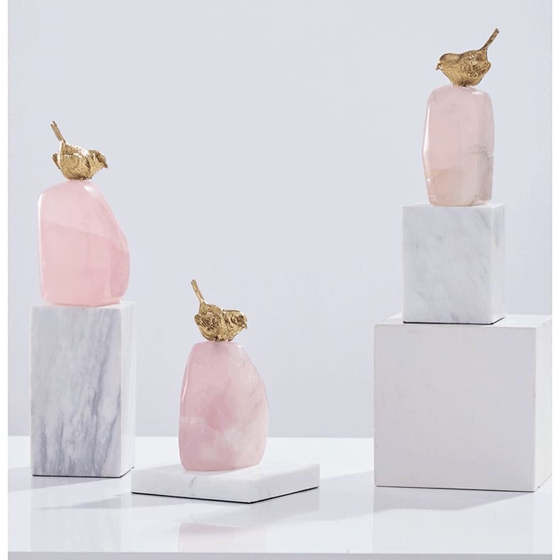 Статуэтка Птичка на розовом кварце на мраморной подставке