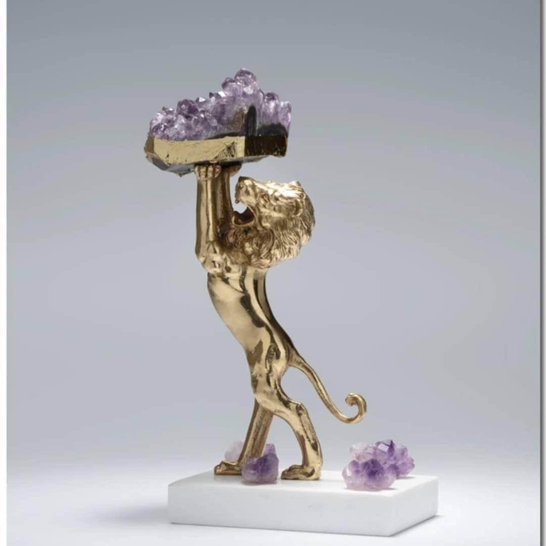 Статуэтка Энергичный лев с аметистами на подставке