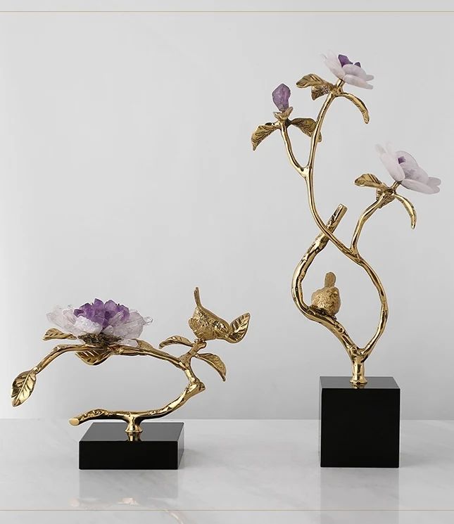 Статуэтка Цветы из кварца и аметиста на подставке из мрамора