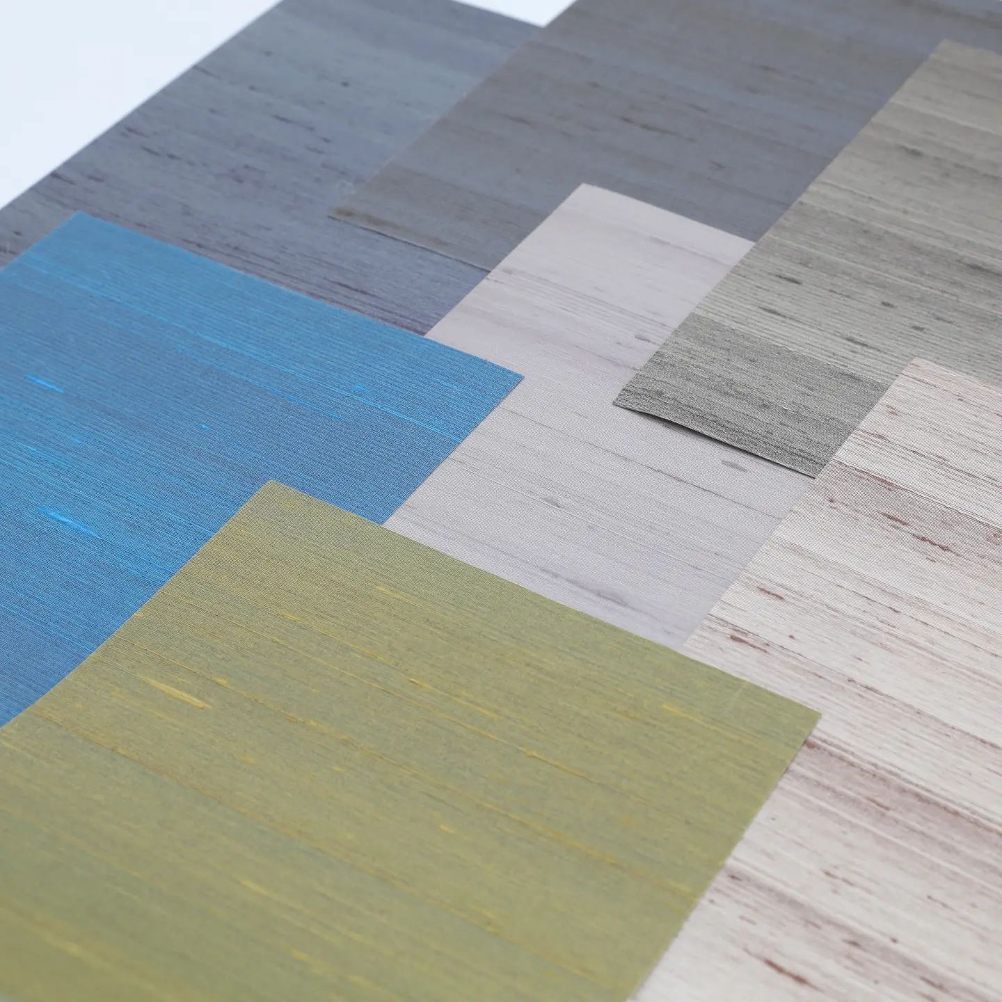 Обои из натурального шёлка Monsterior