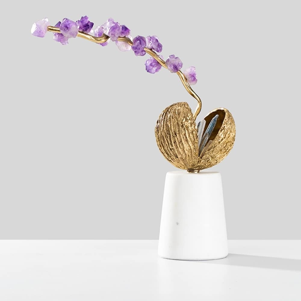 Статуэтка Росток с аметистами из ореха на мраморной подставке