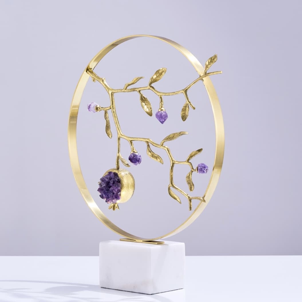 Статуэтка Ветка граната с аметистом в кольце на подставке
