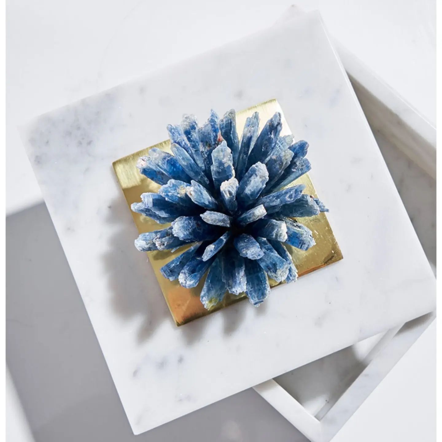 Статуэтка Кристаллы на подставке с секретом