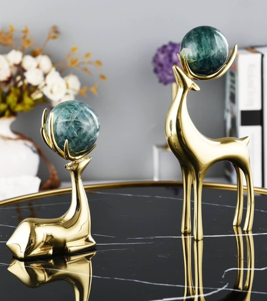 Фигурка Олень с шаром из флюорита