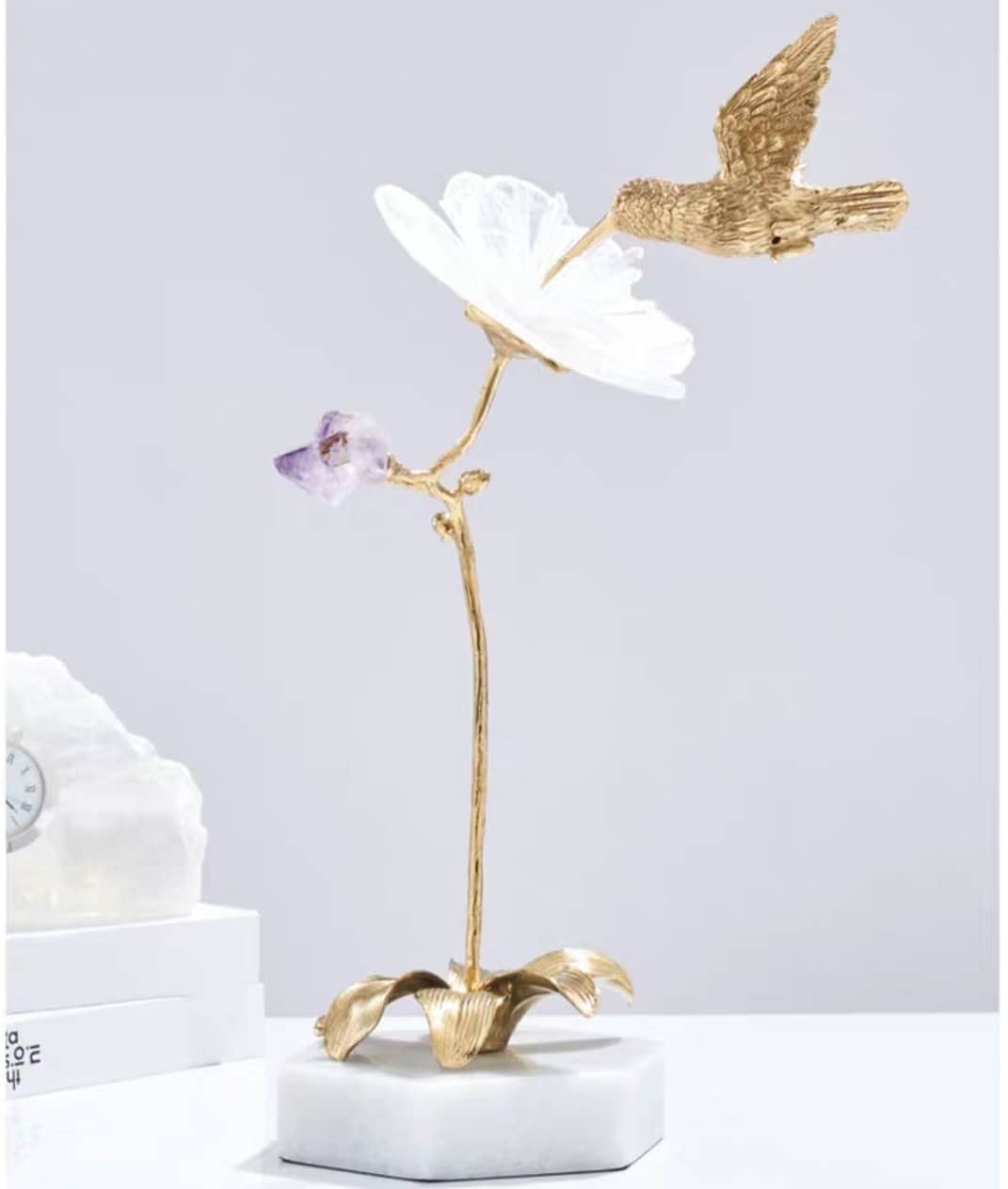 Статуэтка Колибри на цветке из кристаллов на шестигранной подставке