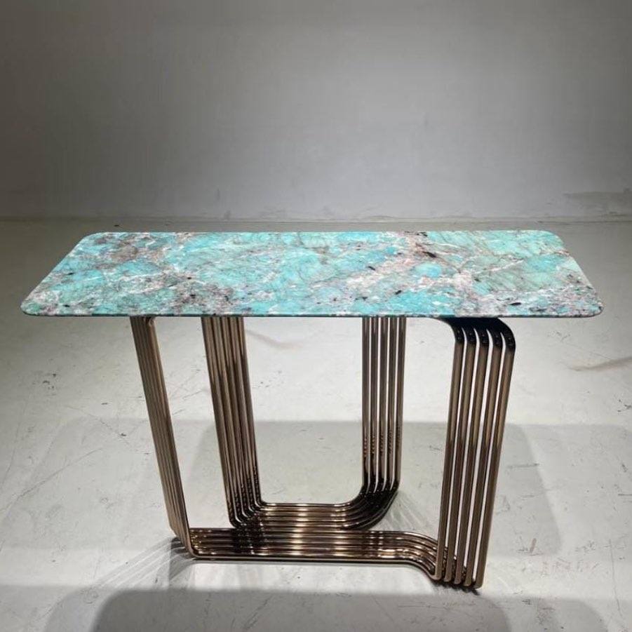 Столик из амазонита