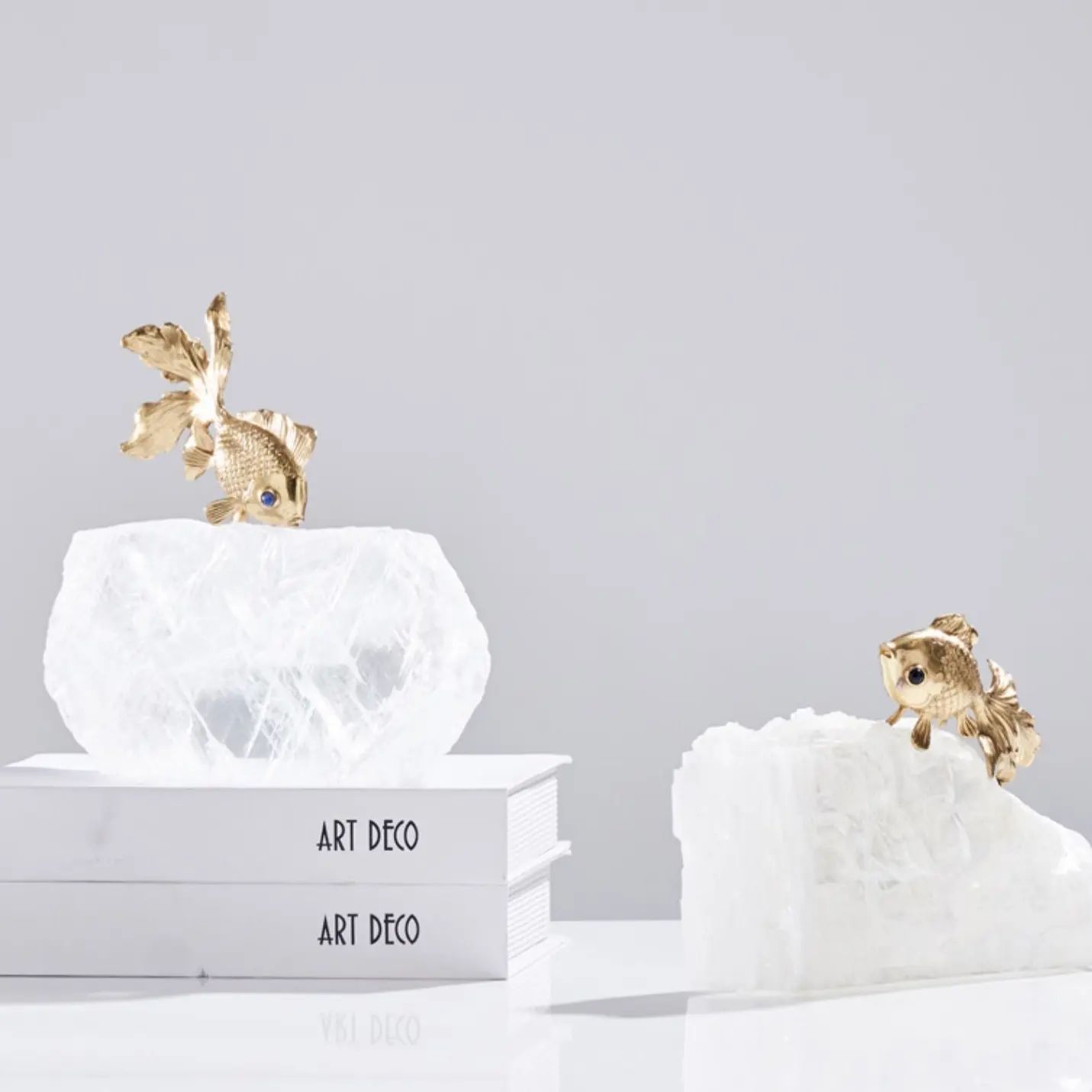 Статуэтка Золотая рыбка на белом кварце