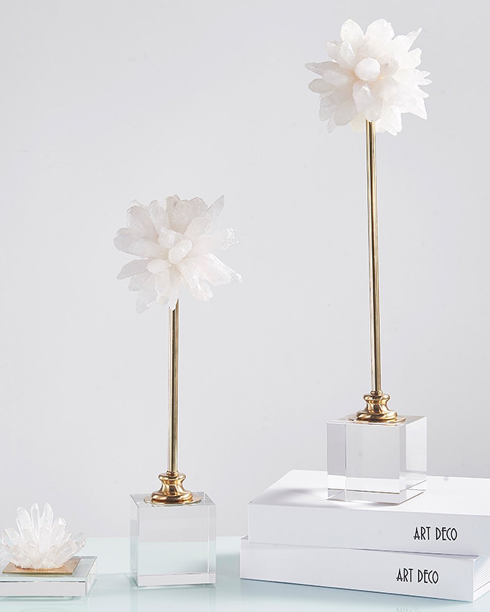 Статуэтка Цветок из кварца с аметистом на подставке из латуни и стекла