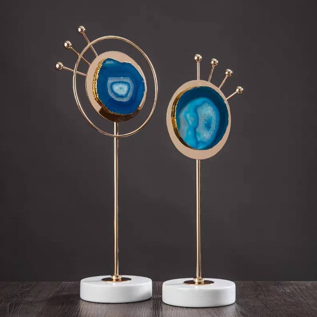 Статуэтка Срезов агата в космическом обрамлении на подставке из мрамора M