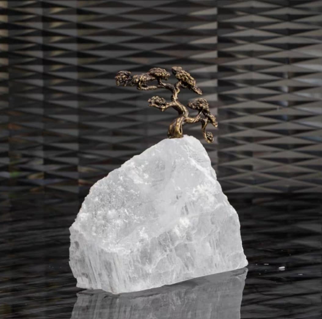 Статуэтка Горная сосна на склоне вершины из кварца M