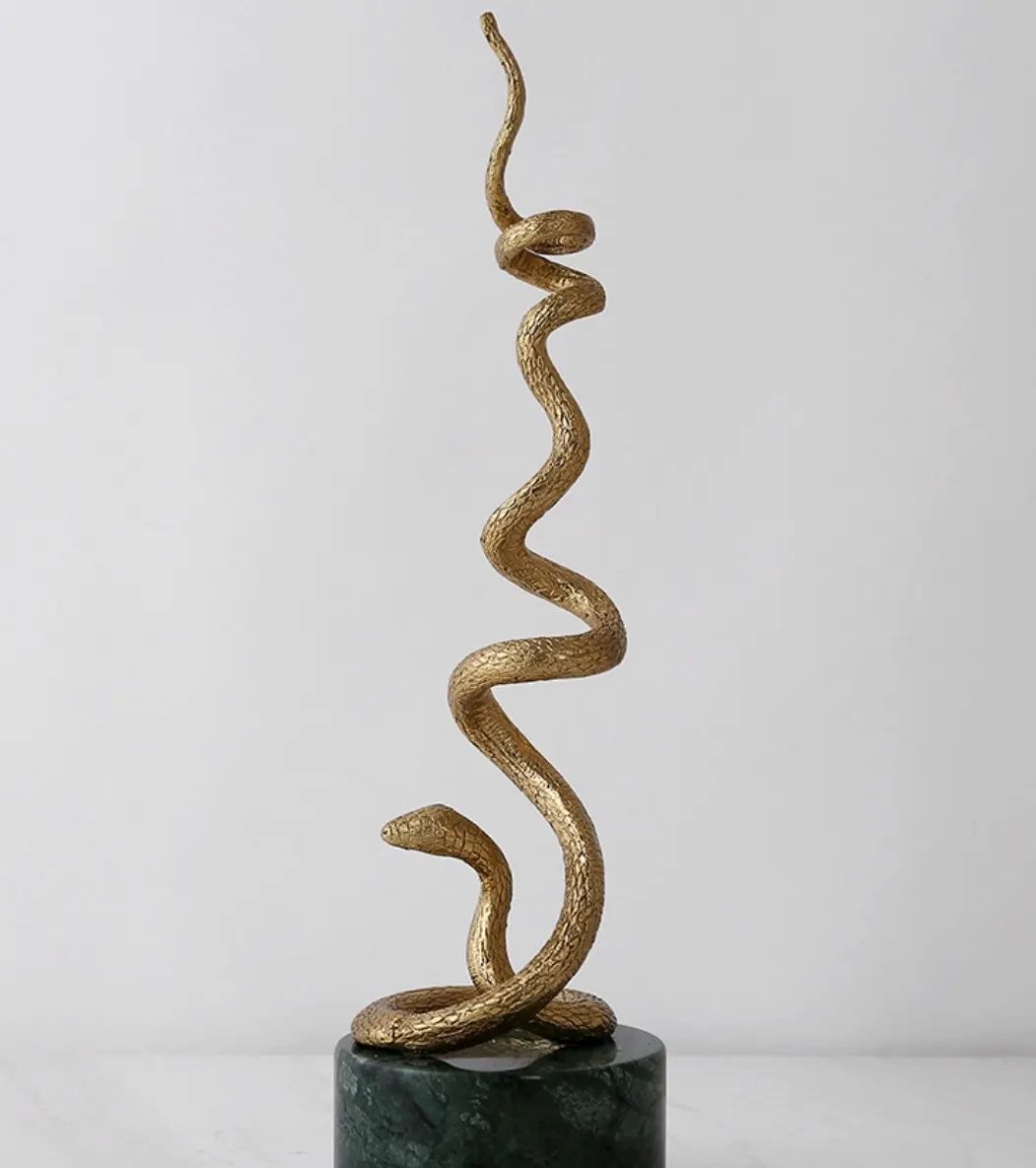 Статуэтка Змейка на подставке из мрамора