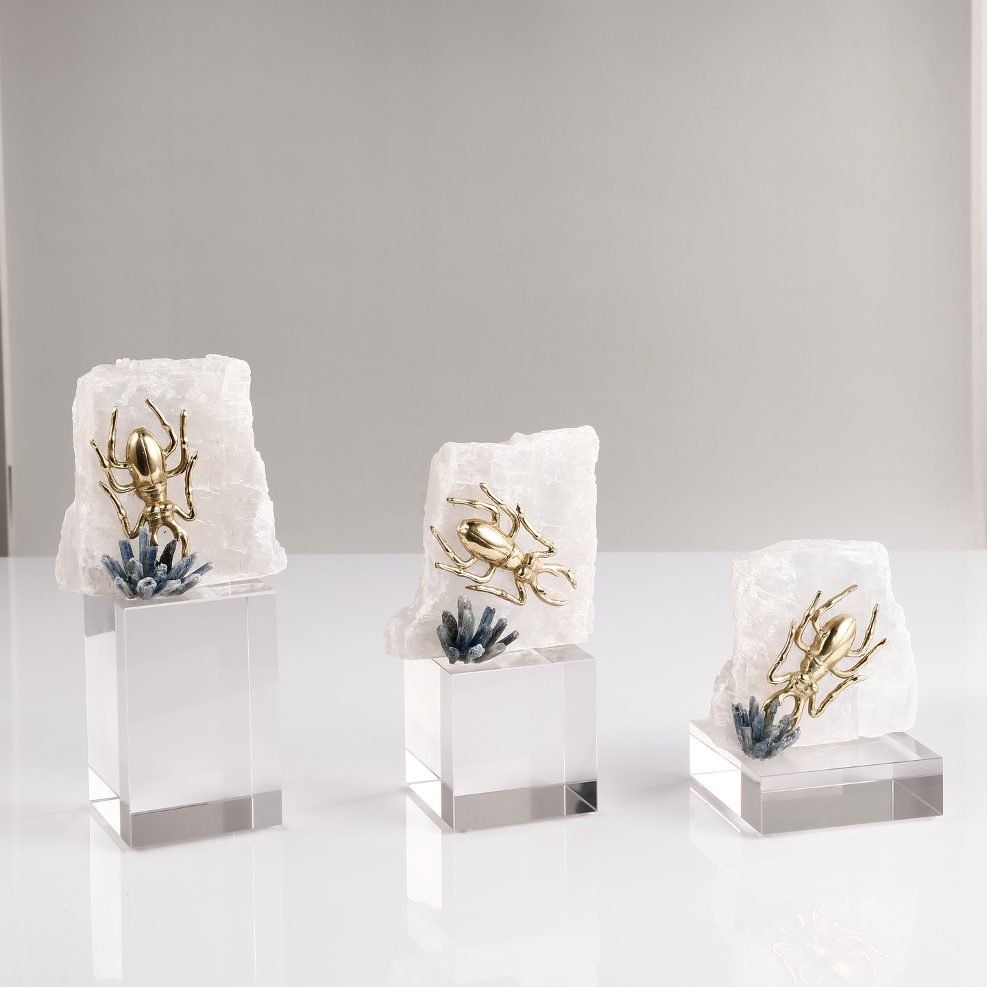 Статуэтка Жук-олень на подставке