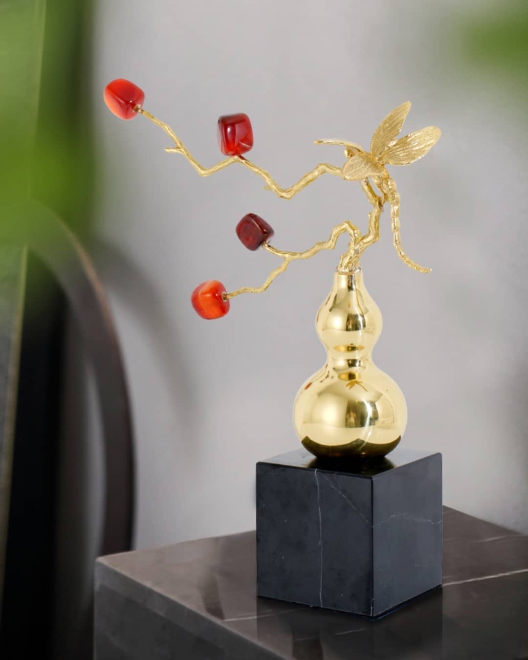 Статуэтка Стрекоза на цветке с агатом на подставке