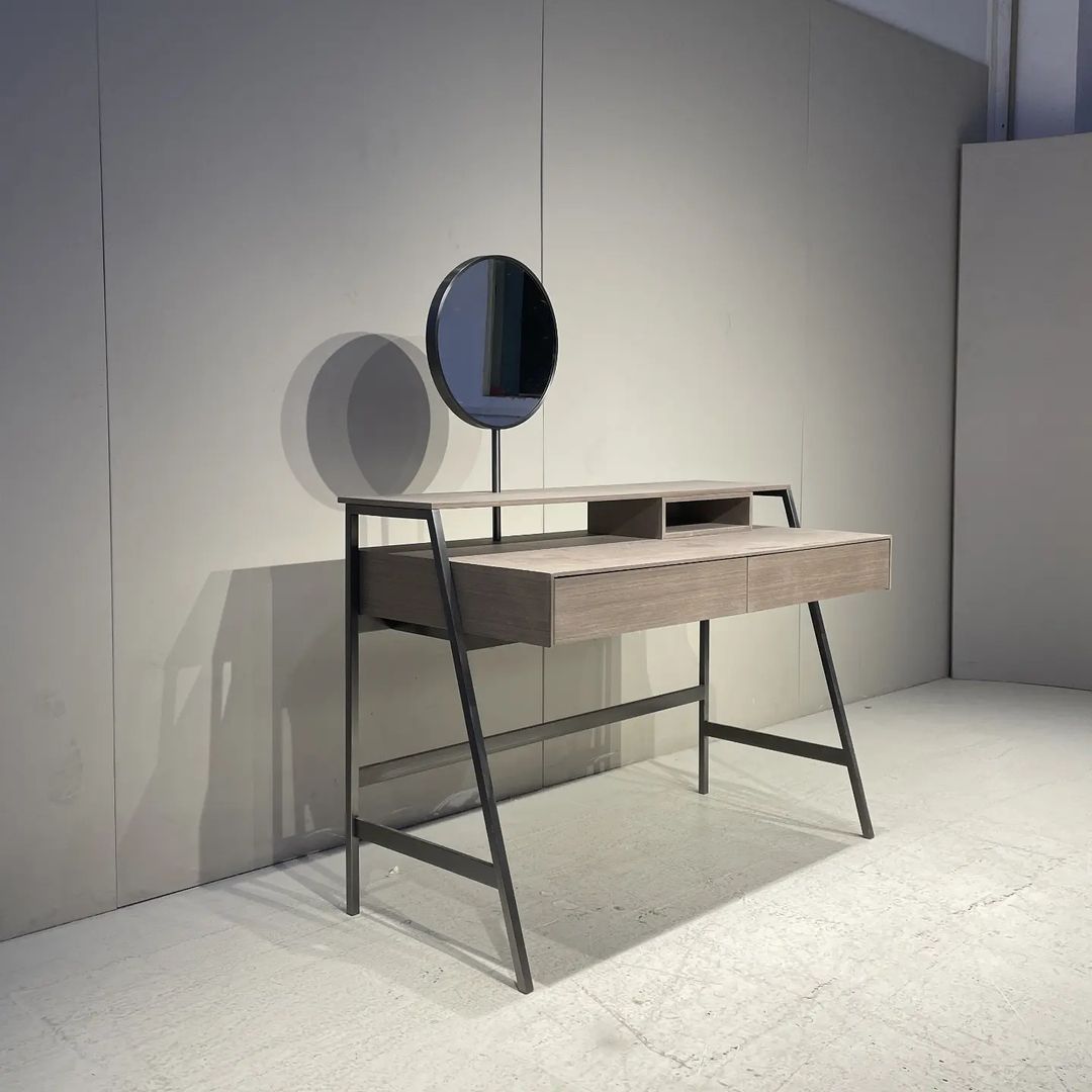 Столик туалетный Betta 2