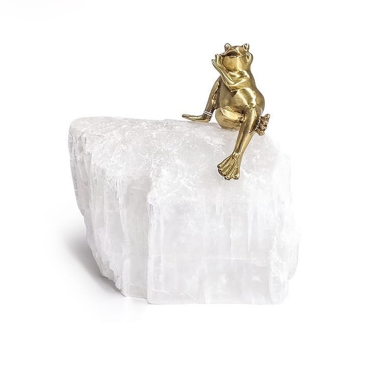Статуэтка Лягушка поет на кварце