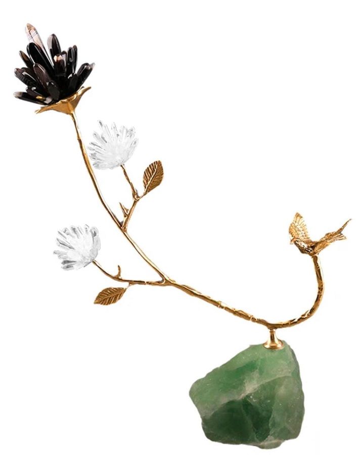 Статуэтка Цветок из горного хрусталя и агата на подставке из флюорита