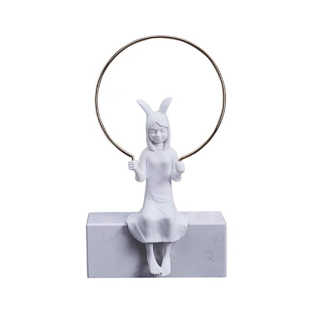 Статуэтка Девочка с обручем