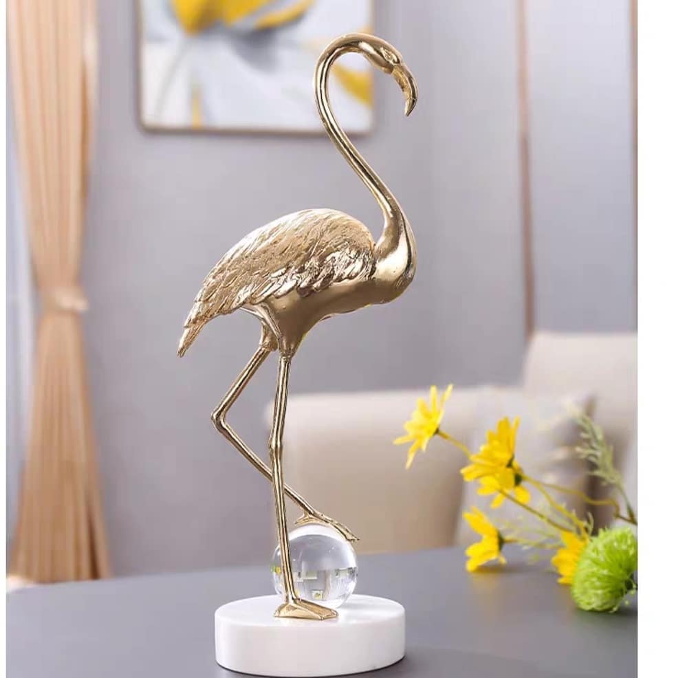 Статуэтка Фламинго из латуни с шаром из хрусталя на подставке из мрамора