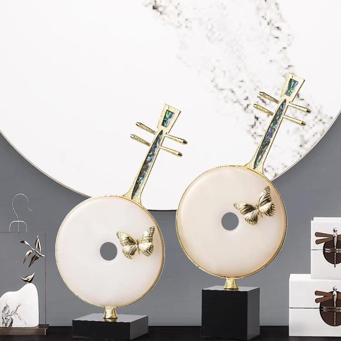 Статуэтка Диск суйсеки с бабочкой