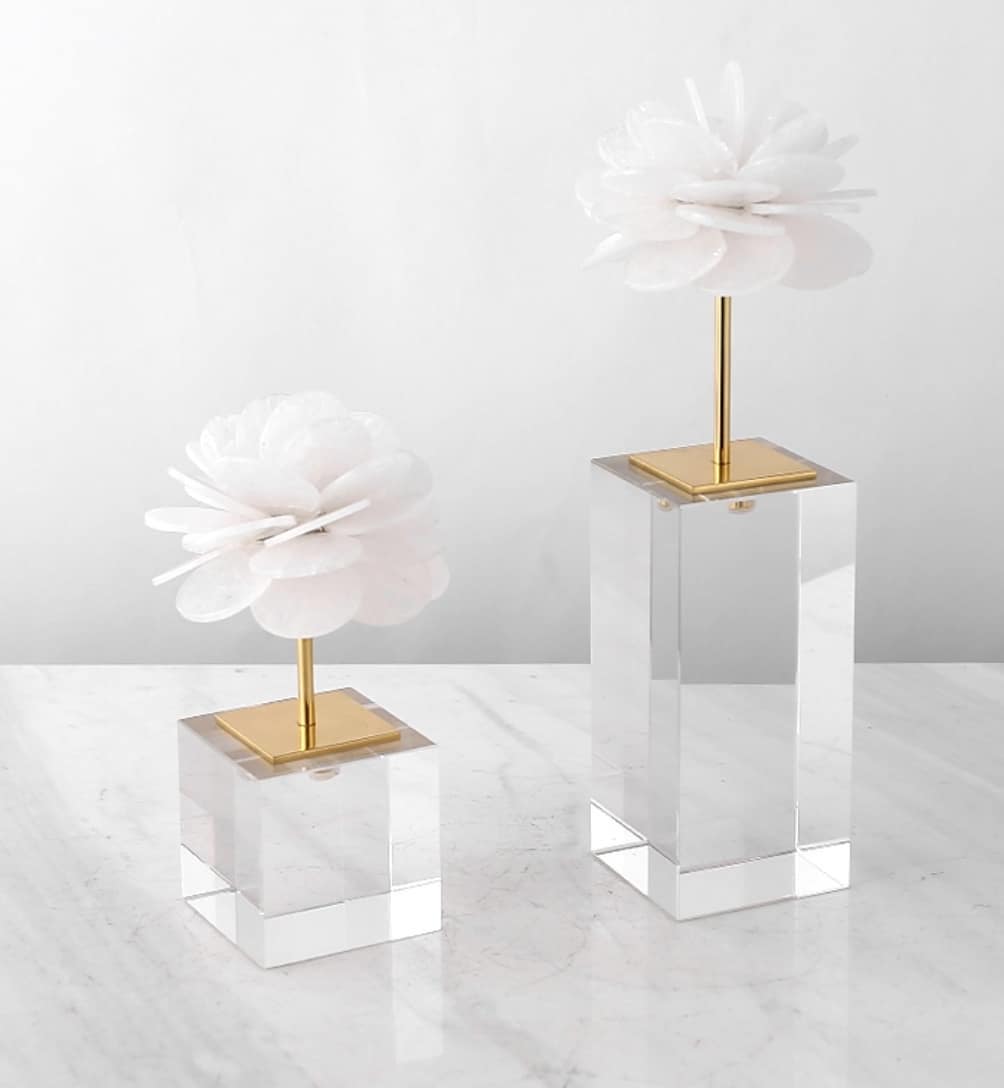 Статуэтка Цветы с лепестками кварца на подставке из латуни и стекла