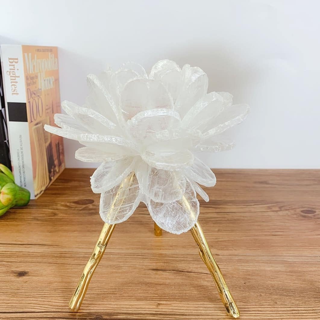 Фигурка Цветок-подсвечник с лепестками кварца на подставке низкий