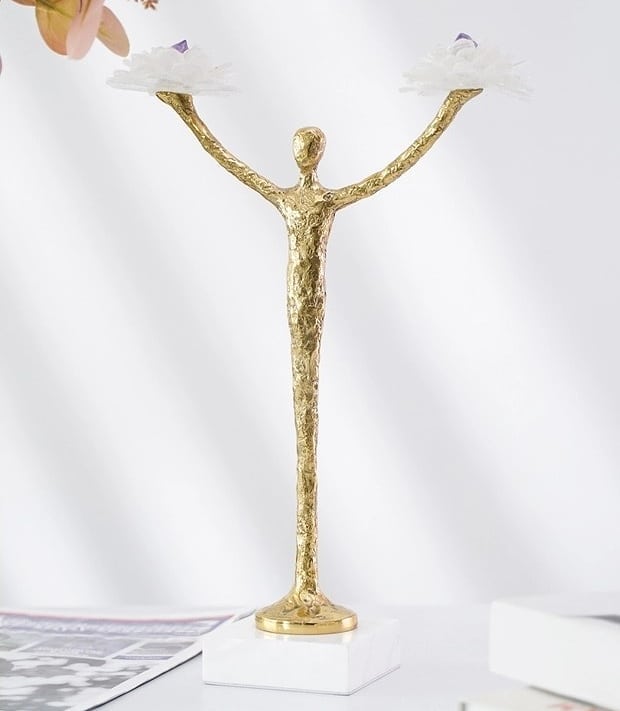 Статуэтка Руна Альгиз из латуни на подставке