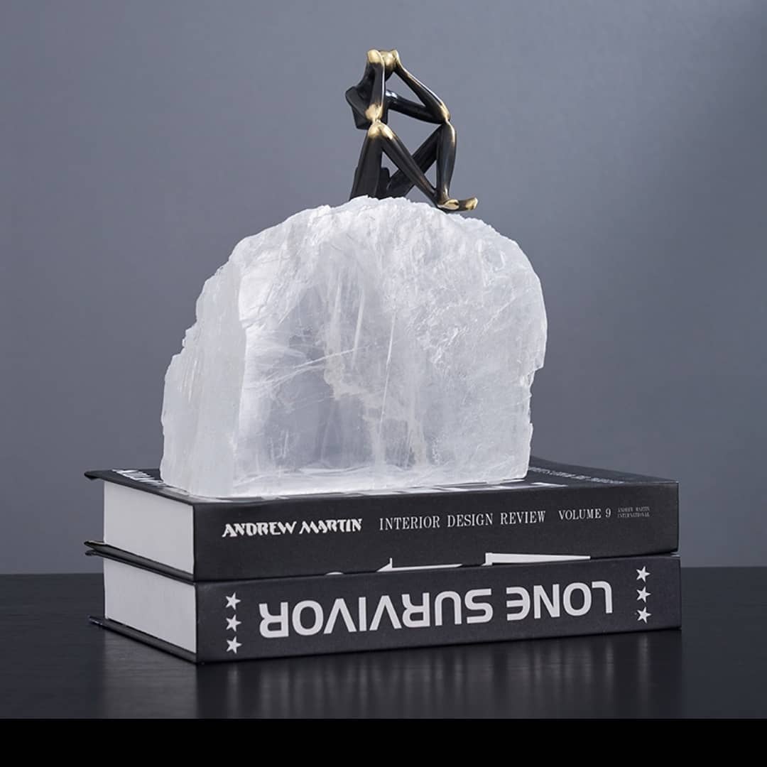 Статуэтка Думающий человек на скале из кварца L