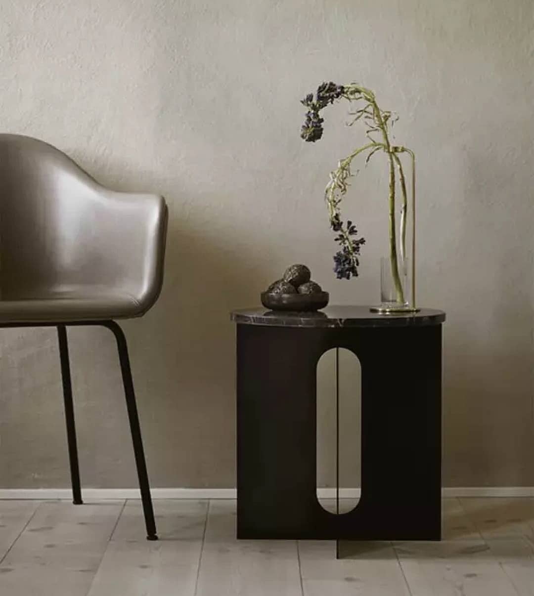 Столик Androgyne