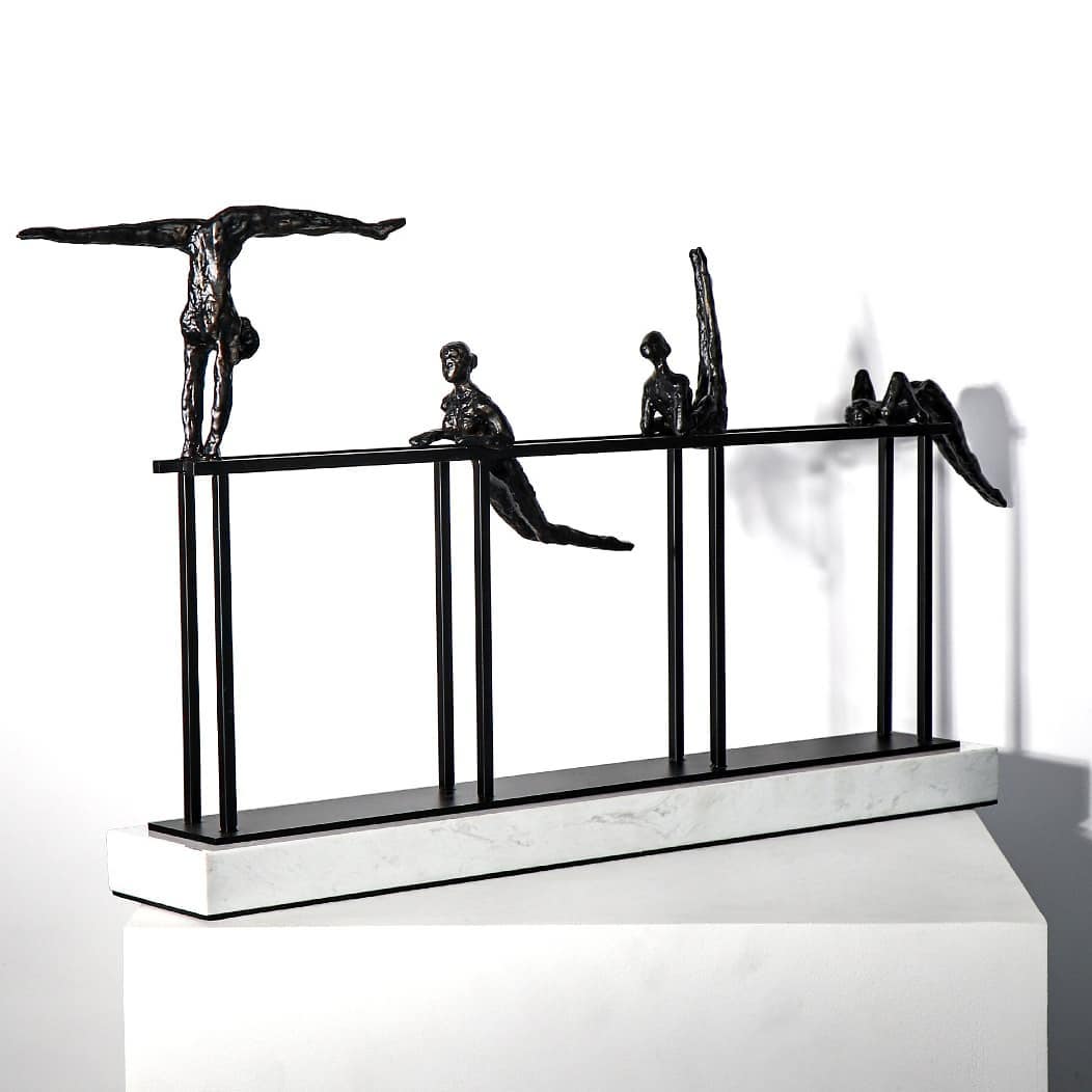 Статуэтка Гимнасты на брусьях на подставке