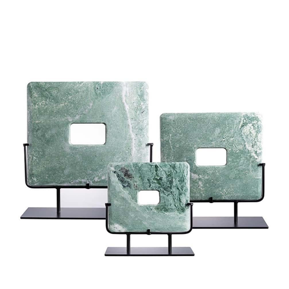 Статуэтка Нефрит в классической форме на подставке из латуни