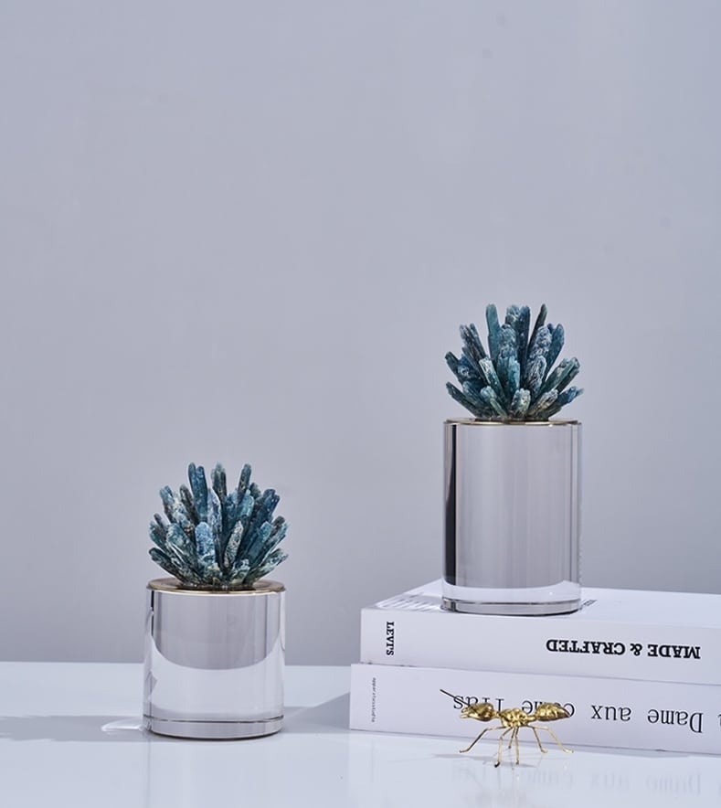 Статуэтка Кристаллы селенита на цилиндрической подставке