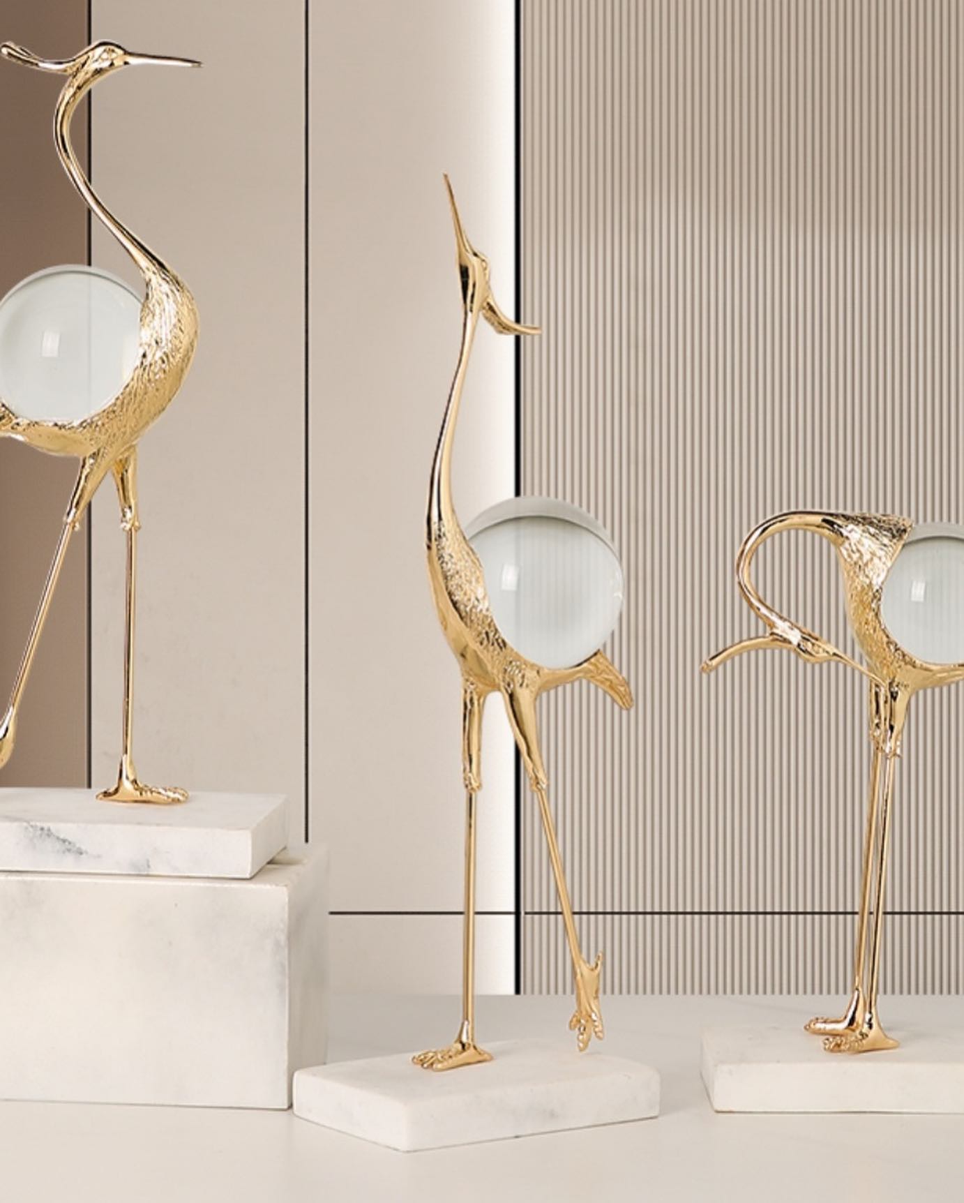 Статуэтка Цапля с шаром из хрусталя на подставке