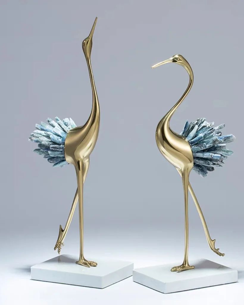 Статуэтка Цапля с селенитом на подставке