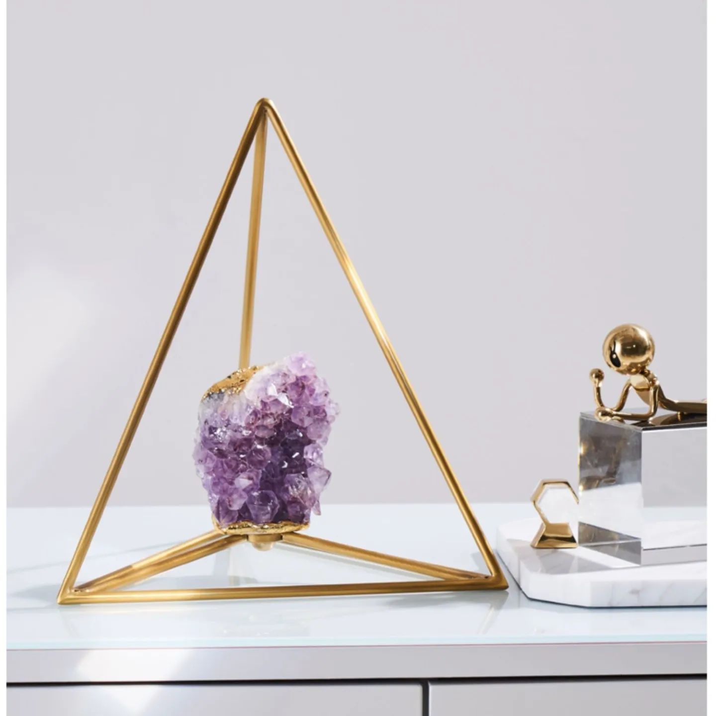 Статуэтка Пирамида из латуни с аметистом малая
