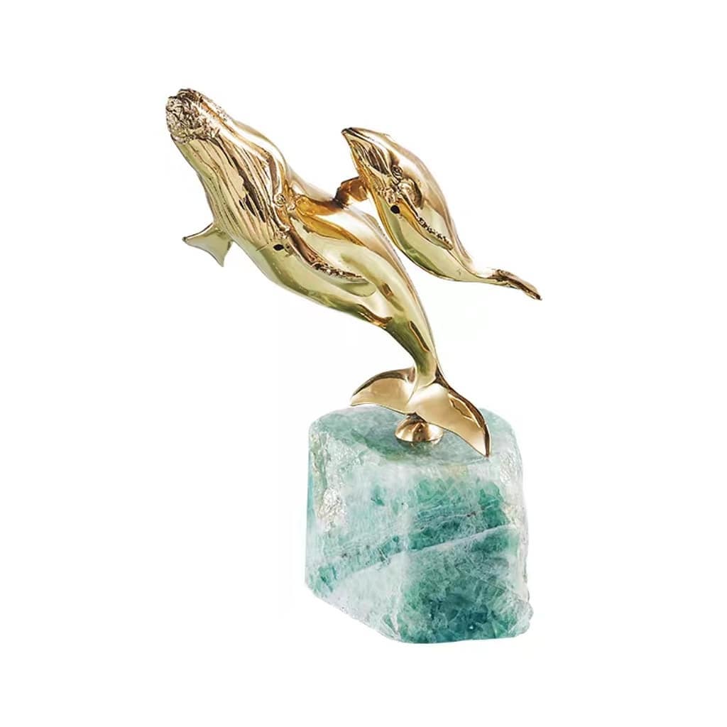 Статуэтка Мама-кит с детенышем на подставке из флюорита