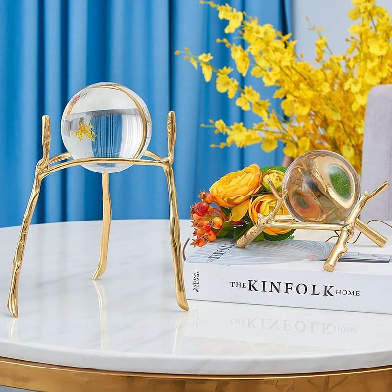 Статуэтка Шар из хрусталя на высокой подставке из латуни