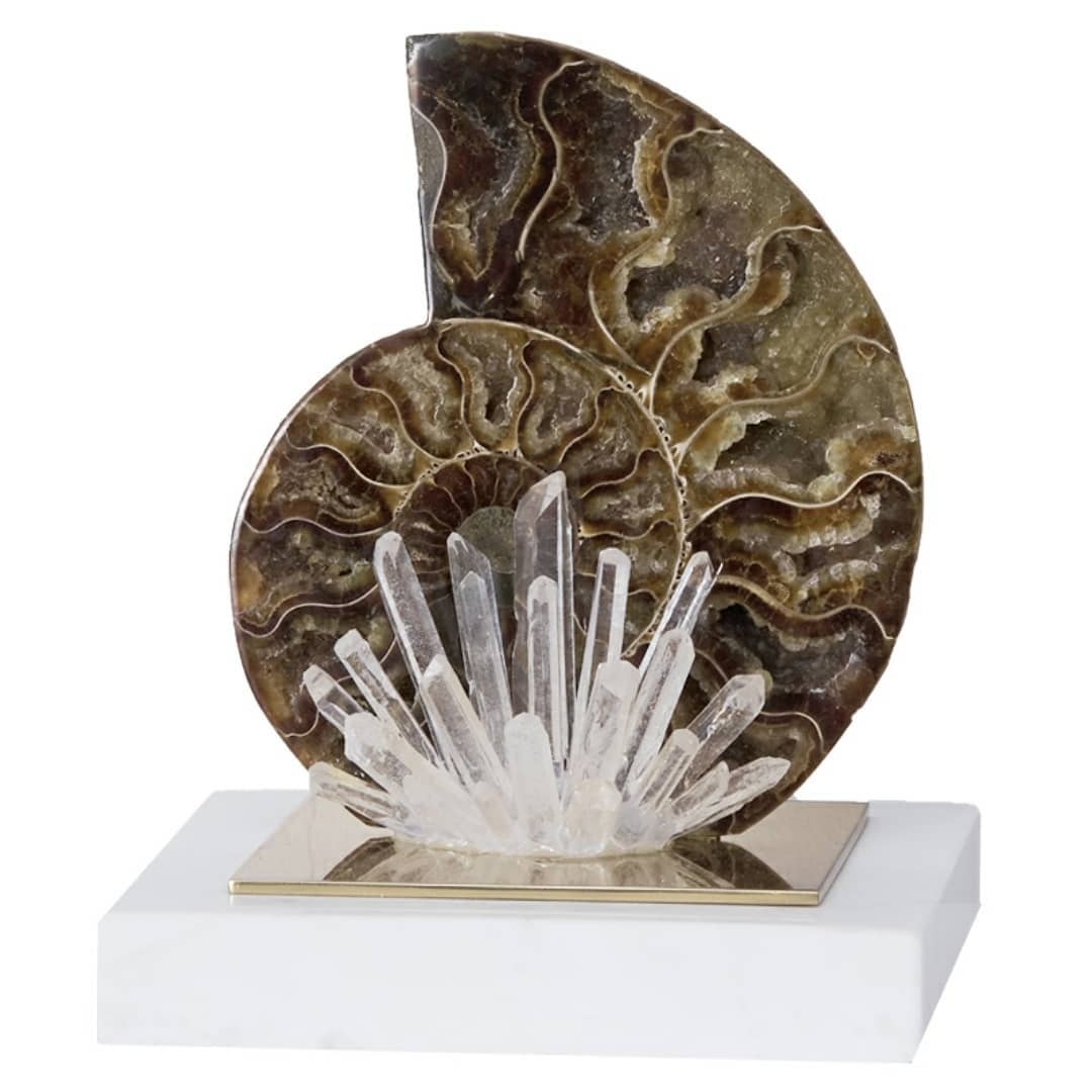 Статуэтка Раковина аммонита с кристаллами горного хрусталя правая на подставке