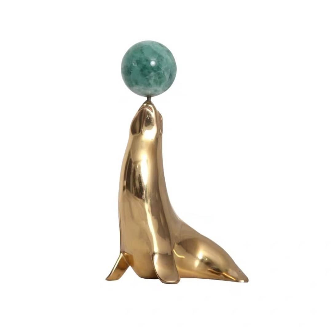 Статуэтка Морской котик из латуни с шаром из флюорита