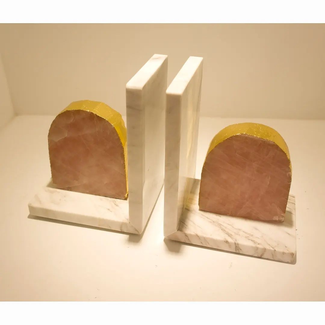 Держатели для книг из гранита