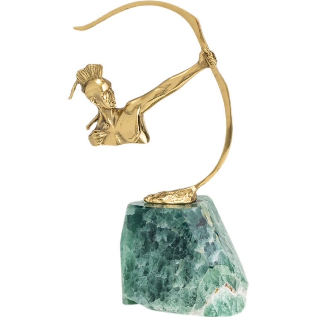 Статуэтка Ирокез на подставке из флюорита