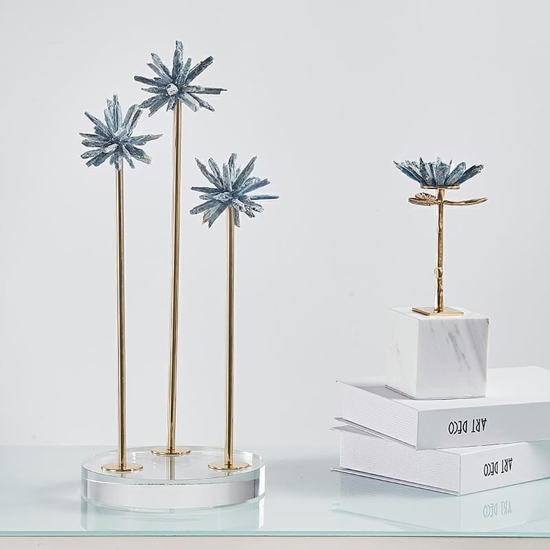 Статуэтка Жезлы с кристаллами кианита на подставке мрамора