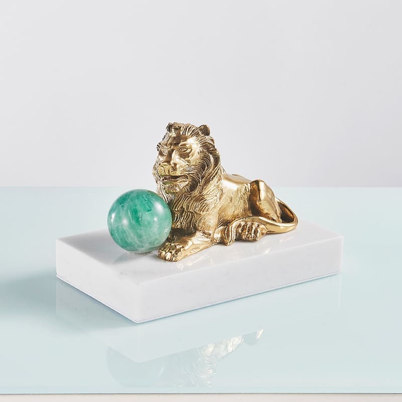 Статуэтка Бронзовый лев с мячиком из флюорита на подставке