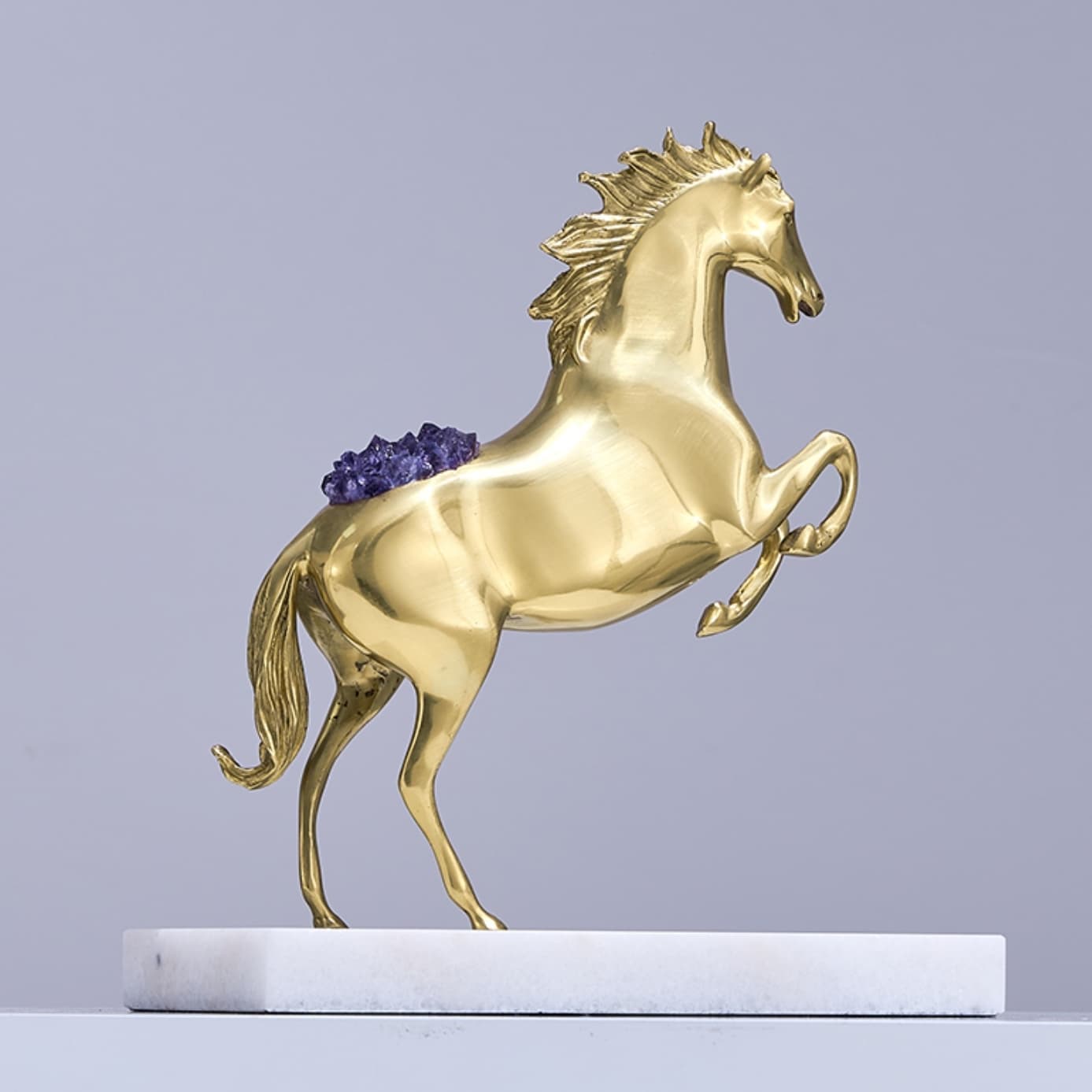 Статуэтка Лошадь в прыжке с аметистом на подставке