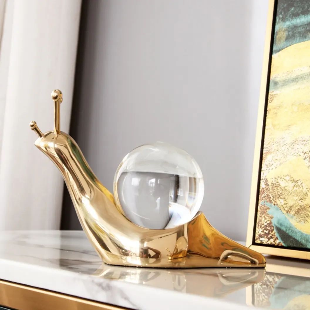 Фигурка Улитка с шаром из хрусталя